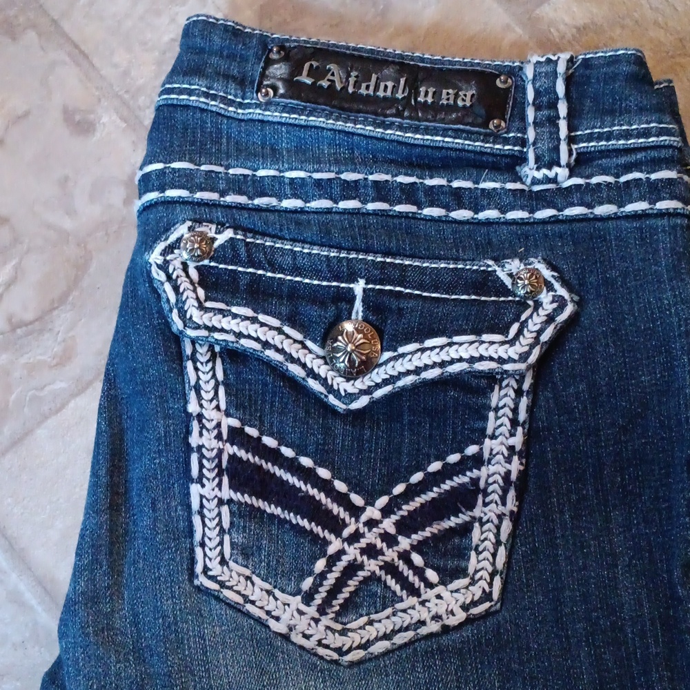 LA idol jeans size 11 Capri beautiful stitching on both